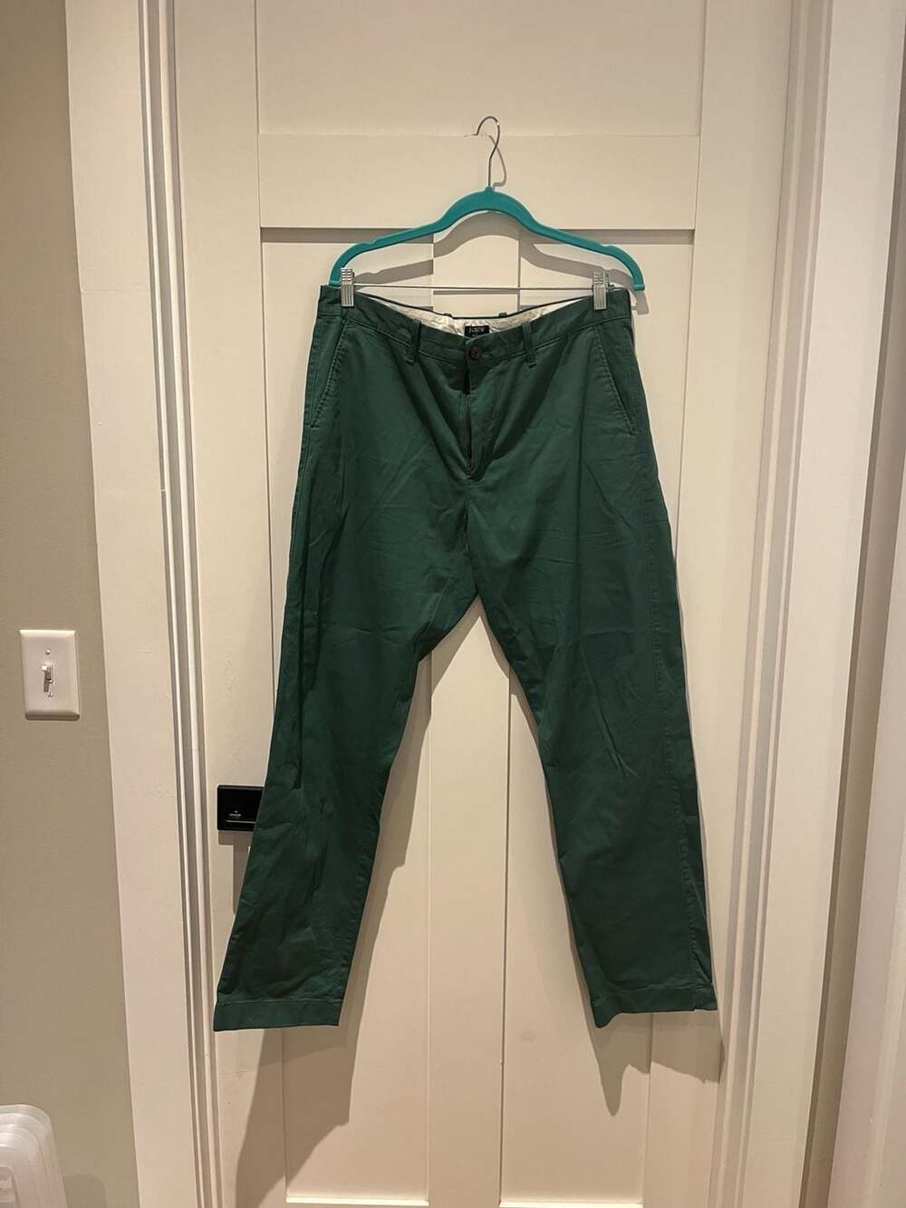 J.Crew Men's 770 Straight-Fit Chino Pants in Forest Green- size 34